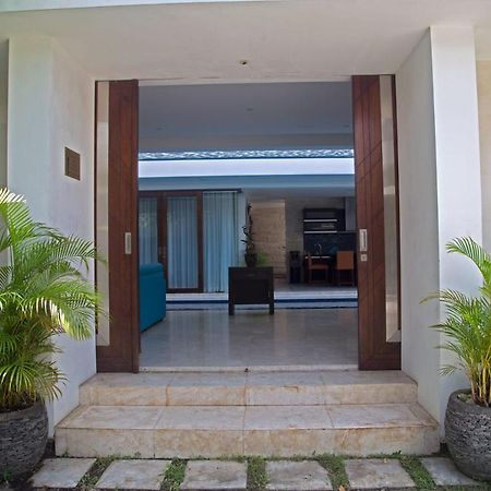 Indi Villas - The Bhadra Villa スミニャック エクステリア 写真